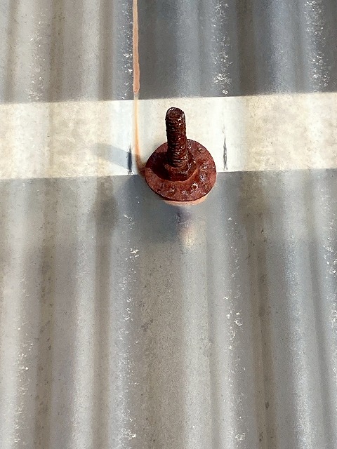 サビが生じた波板留め具